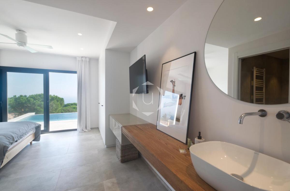 VILLA BLANCA - moderna, lujosa, vistas espectaculares, AC y piscina - Housity