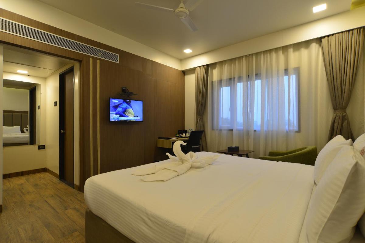 Hotel Jhankar Palace - Housity