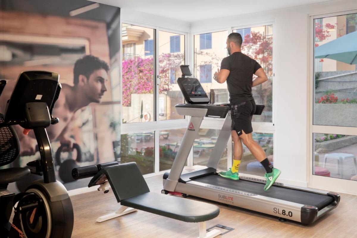 O centro de fitness e/ou as comodidades de fitness de Dorisol Mimosa Studio Hotel