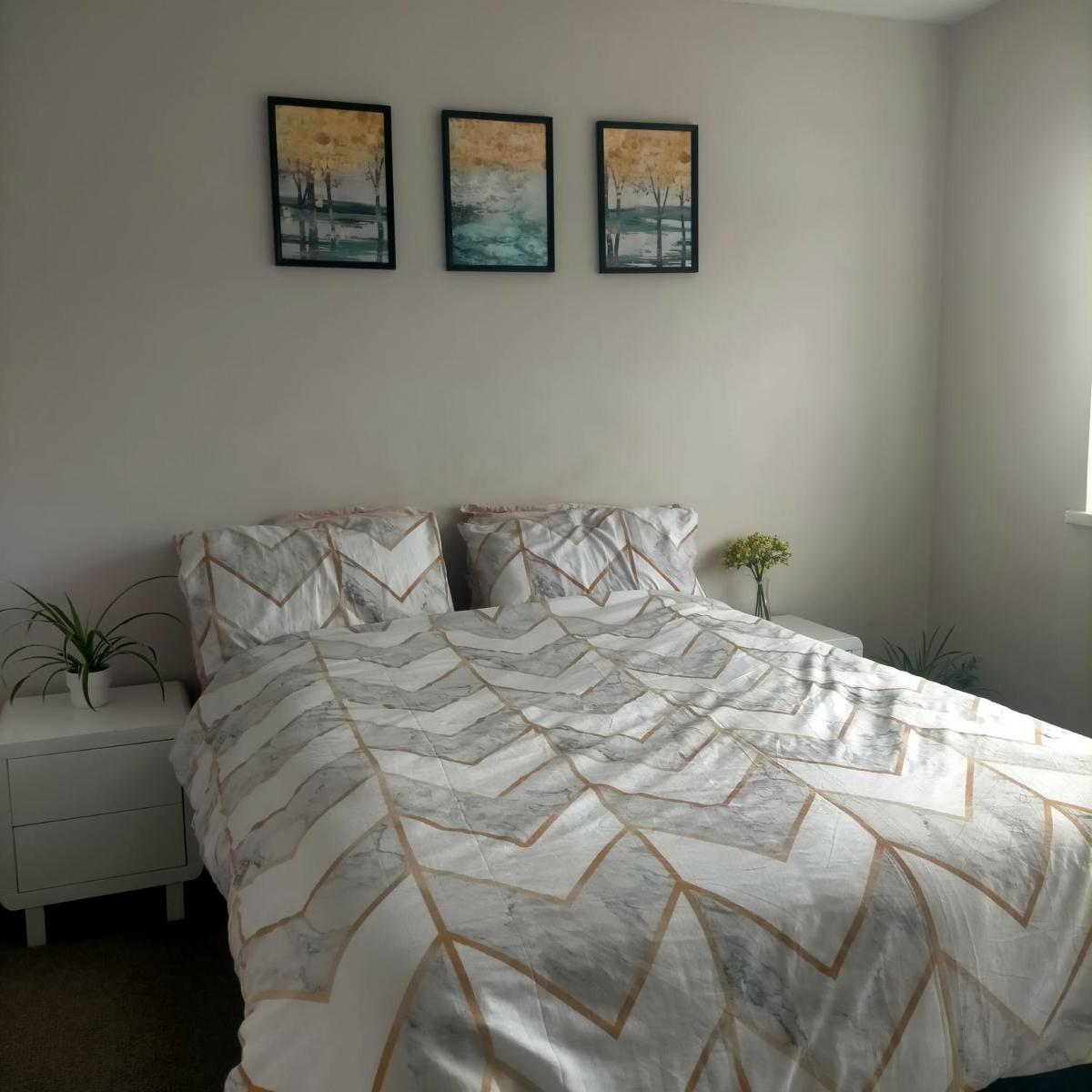 Sunny room in modern house - Housity
