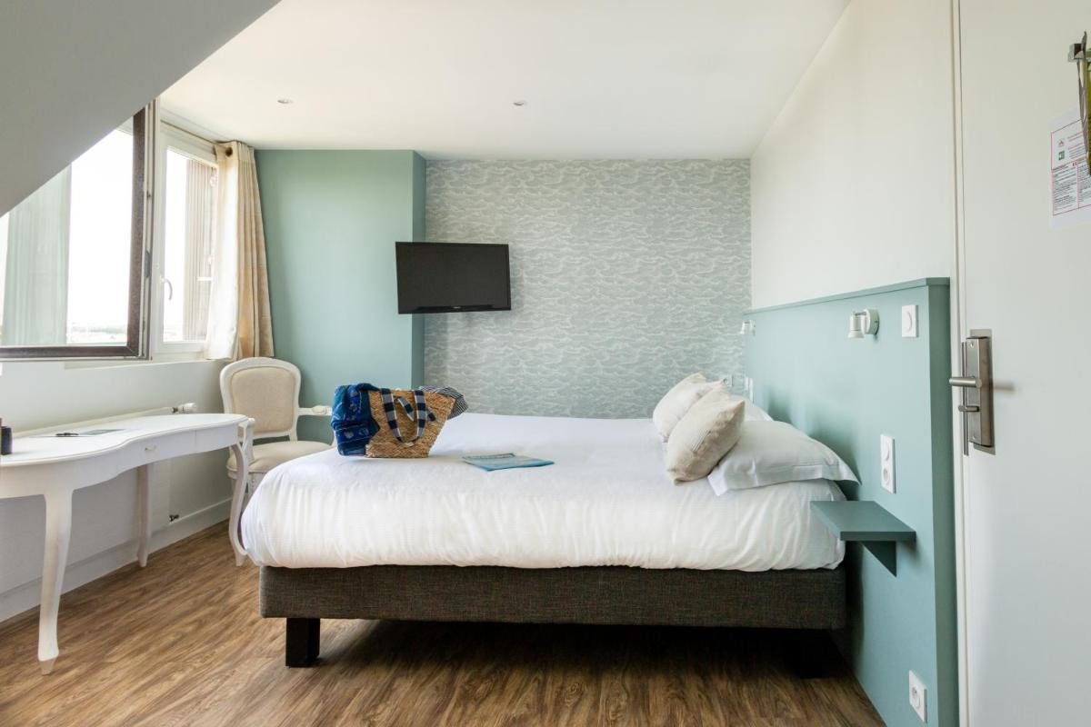 Un ou plusieurs lits dans un hébergement de l'établissement Hôtel Spa De La Citadelle Lorient