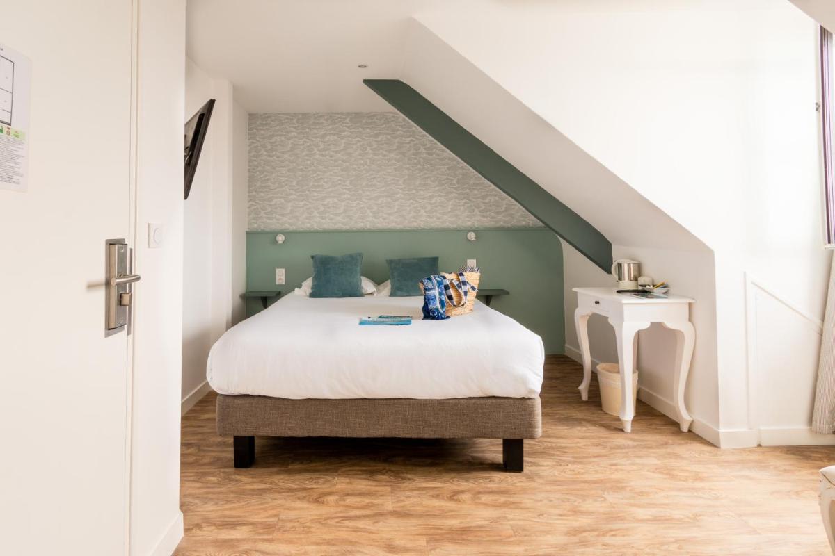 Un ou plusieurs lits dans un hébergement de l'établissement Hôtel Spa De La Citadelle Lorient