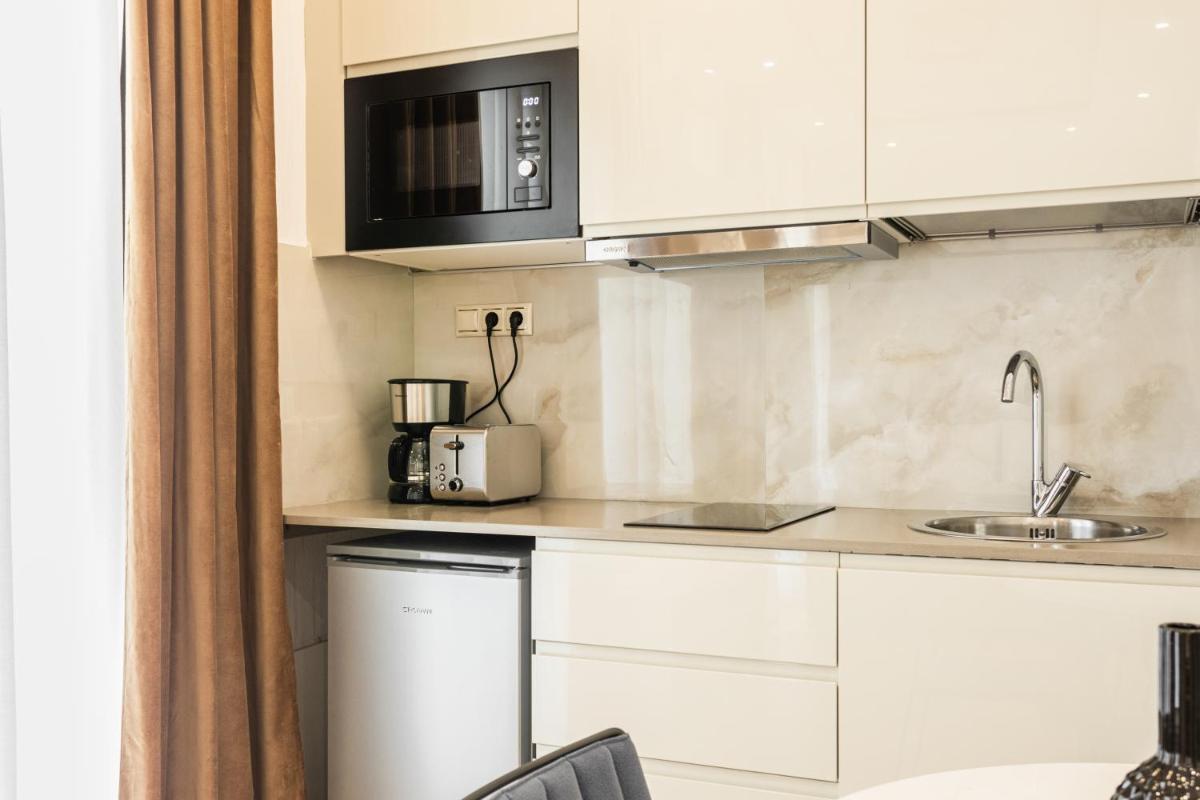 Nicholas Point Apartments and Rooms - Housity