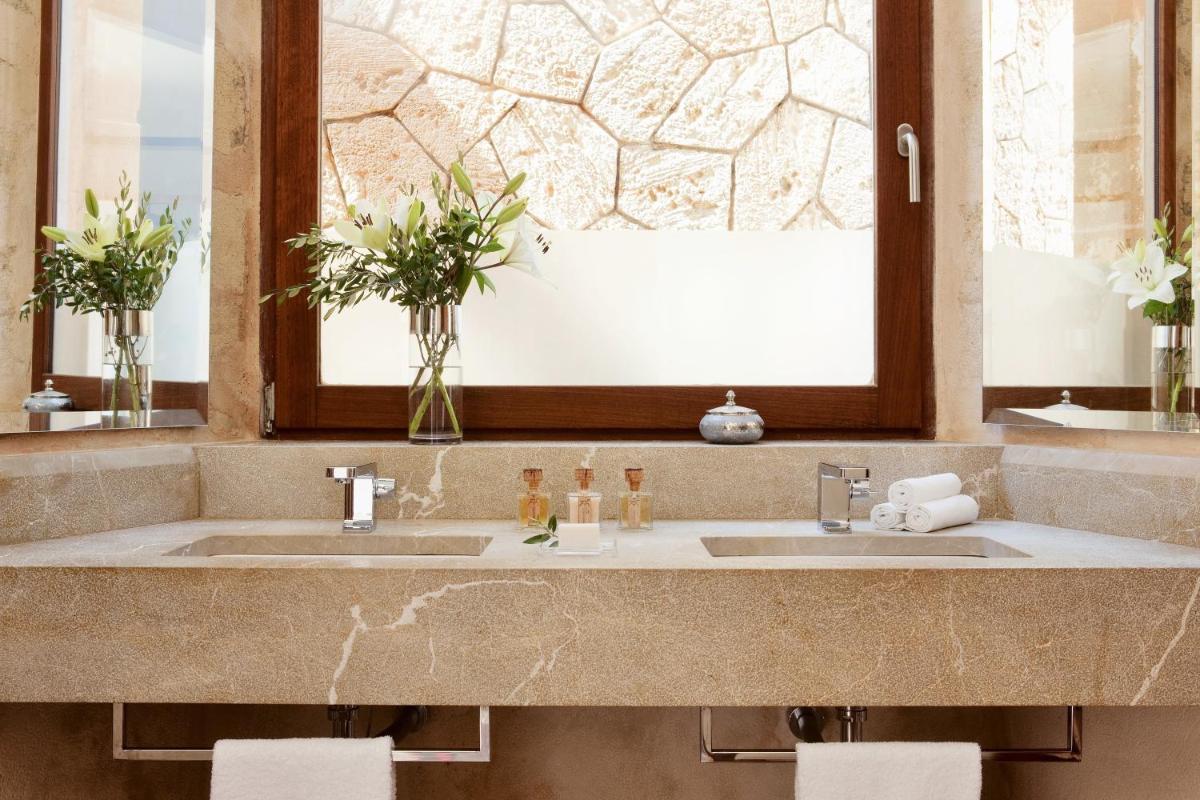 Un baño de Cap Rocat, a Small Luxury Hotel of the World
