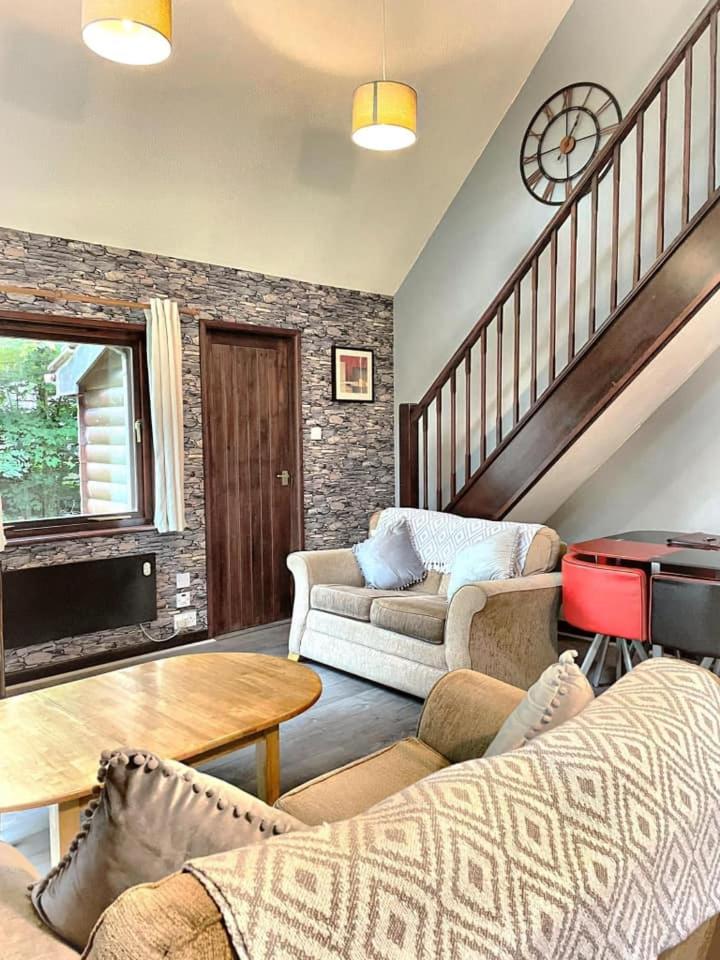 Primrose 17-Woodland Lodges-Carmarthen-Pembroke - Housity