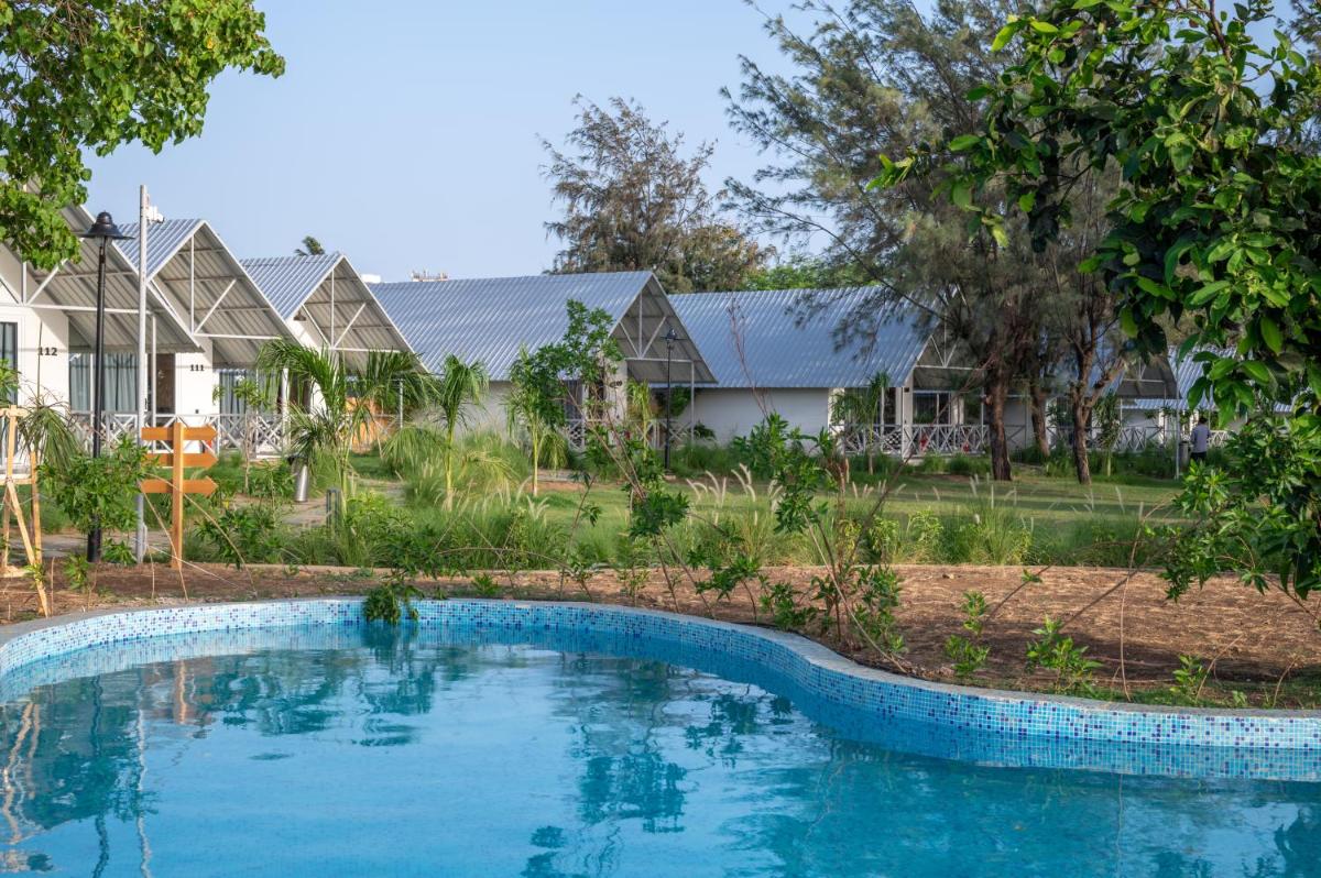 Praveg Beach Resort Daman Lighthouse Beach - Housity