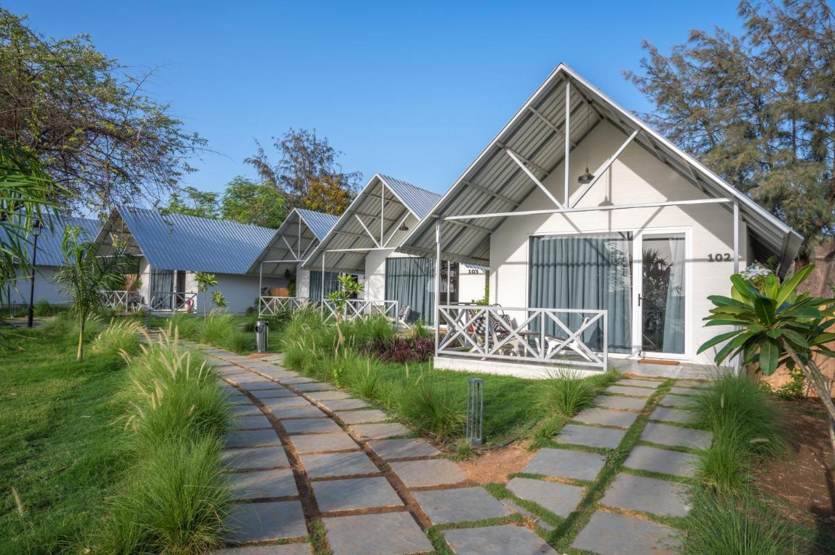 Praveg Beach Resort Daman Lighthouse Beach - Housity