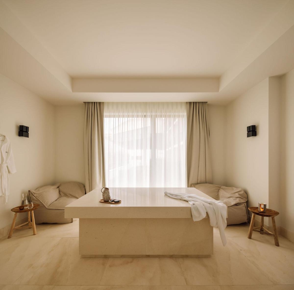 Uma cama ou camas num quarto em Aethos Ericeira