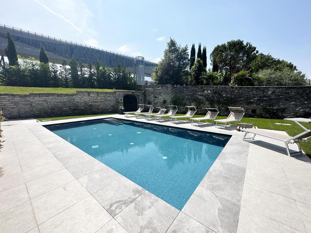 Residence Zangirolami - Luxury Garden and Balcony Apartments - Housity