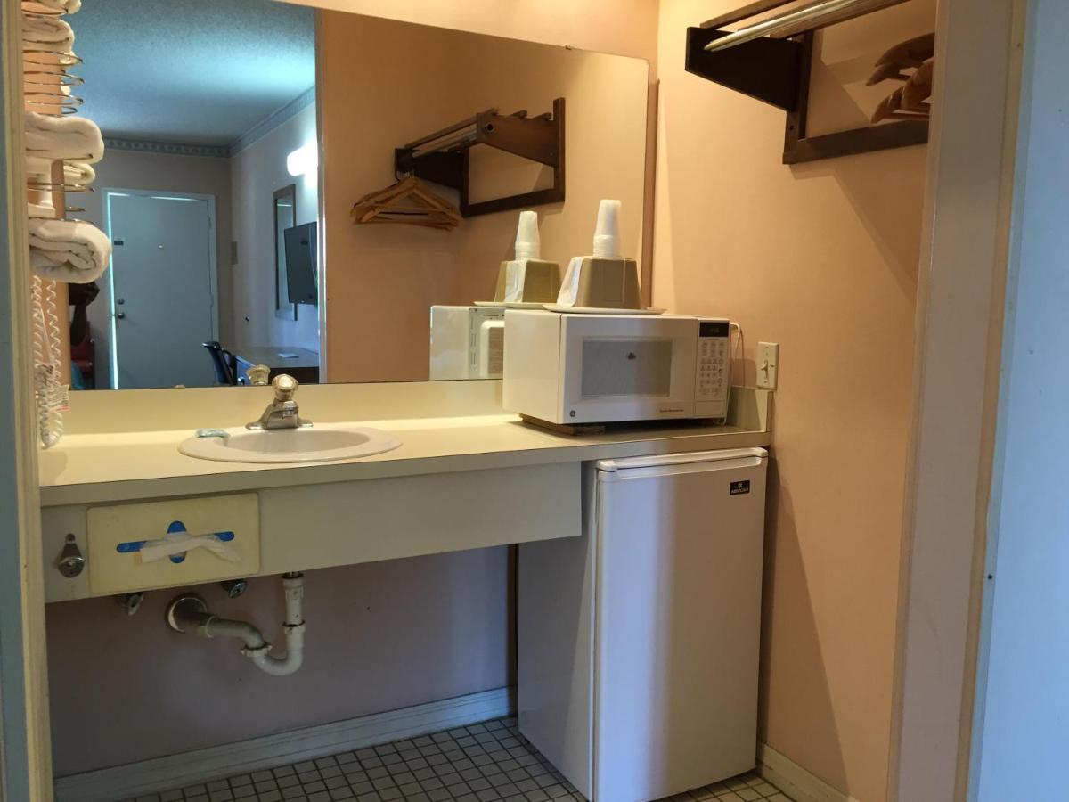 Flamingo Inn - Housity