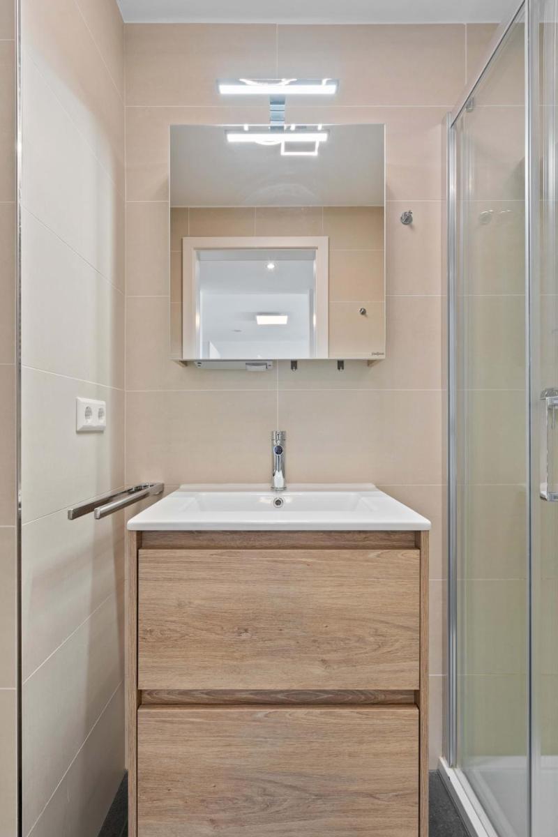 Cloche d'Or Proximity - Sleek Urban Space - Hizvo