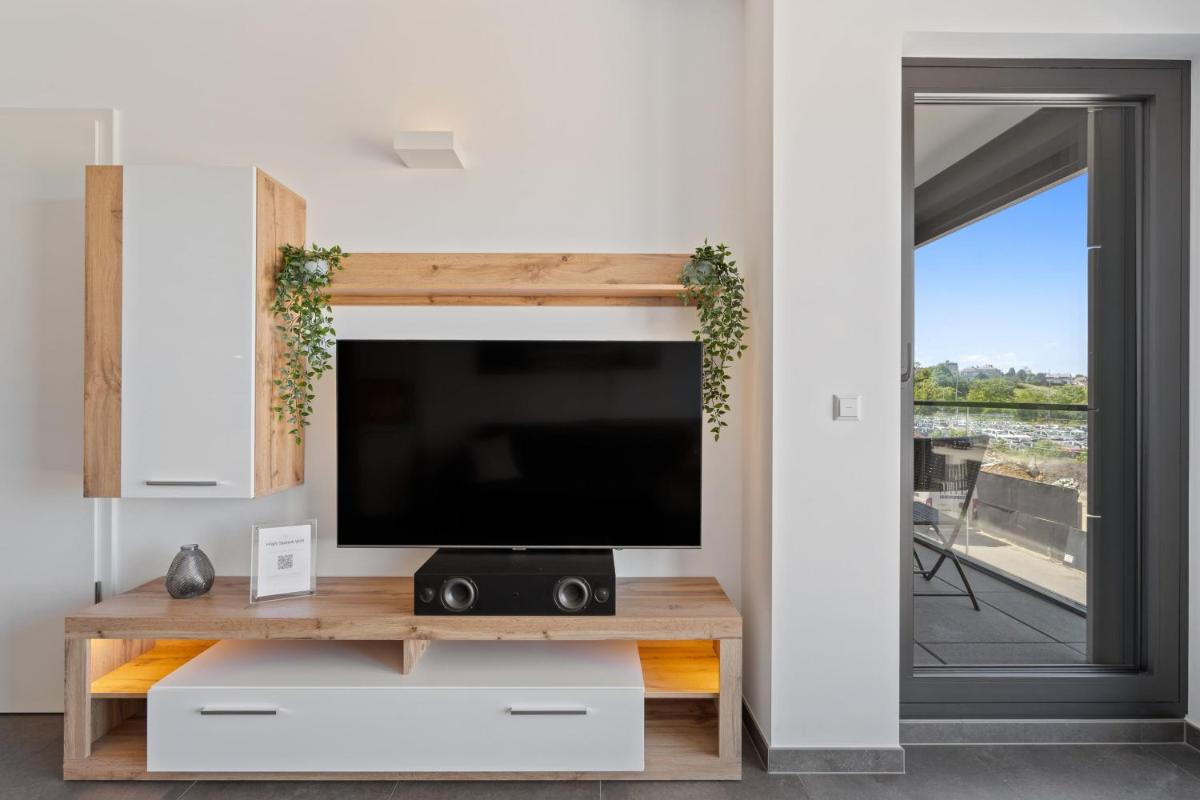 Cloche d'Or Proximity - Sleek Urban Space - Housity
