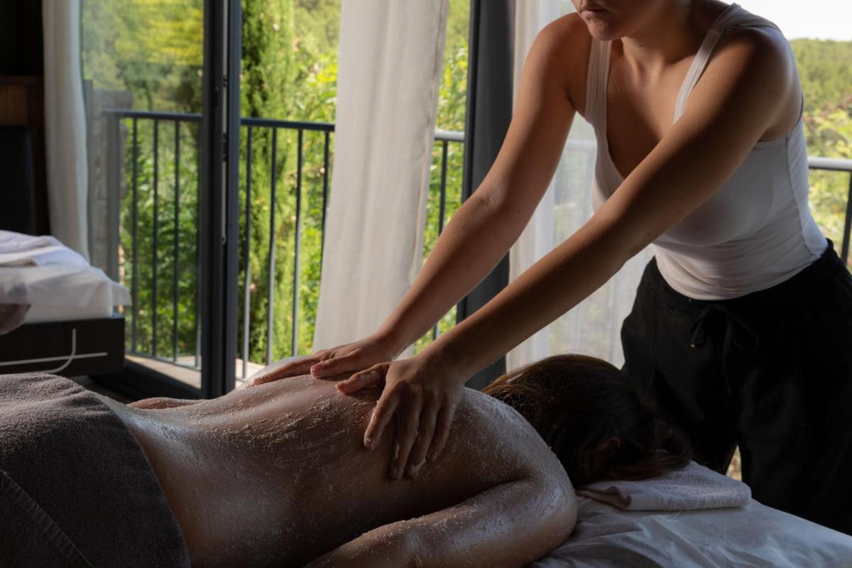 Clients de l'établissement Domaine de Chalvêches Hôtel SPA 4*