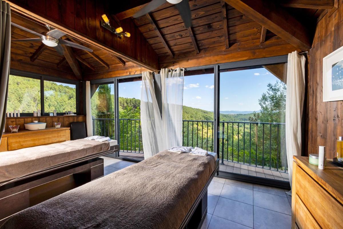 Balcon ou terrasse dans l'établissement Domaine de Chalvêches Hôtel SPA 4*