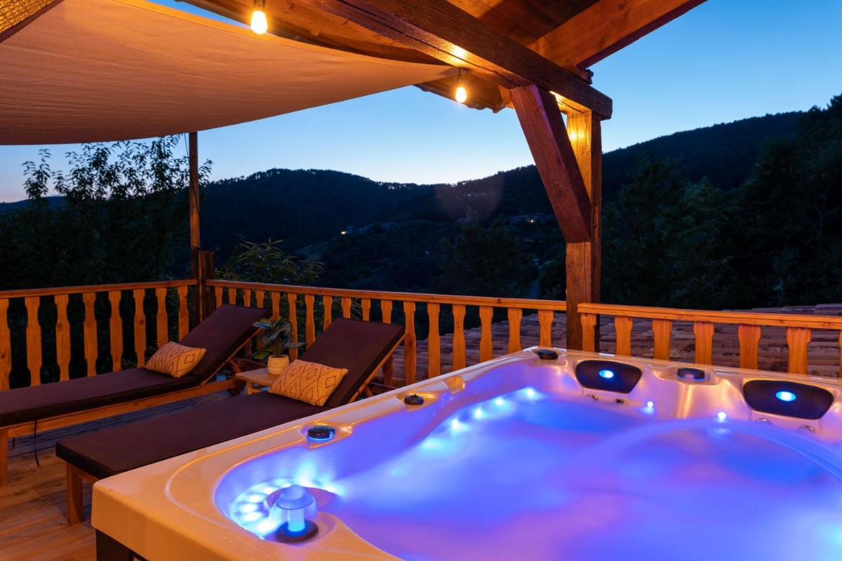 Vue générale sur la montagne ou vue sur la montagne depuis l'hôtel