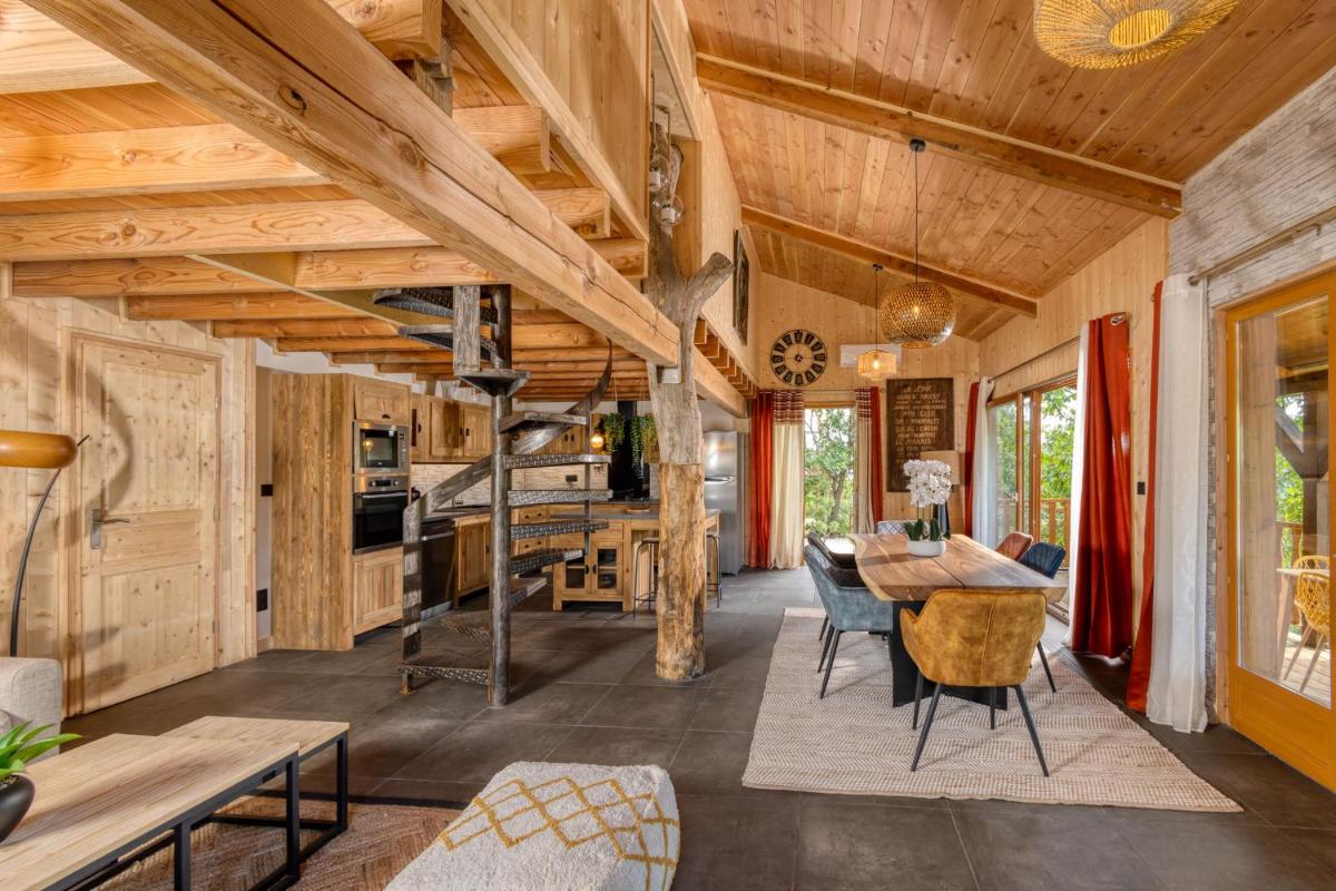 Coin salon dans l'établissement Domaine de Chalvêches Hôtel SPA 4*