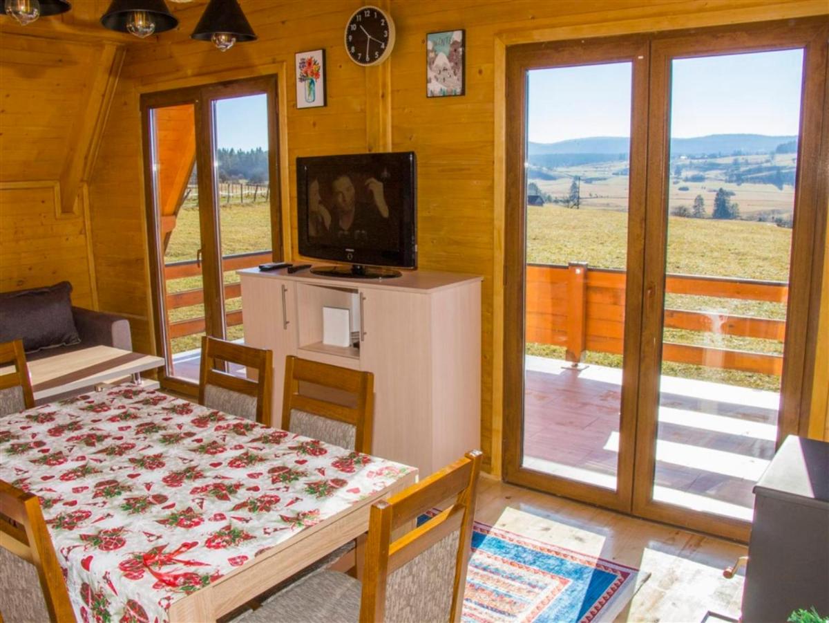 ROMANIJA - Brvnara za odmor - Housity