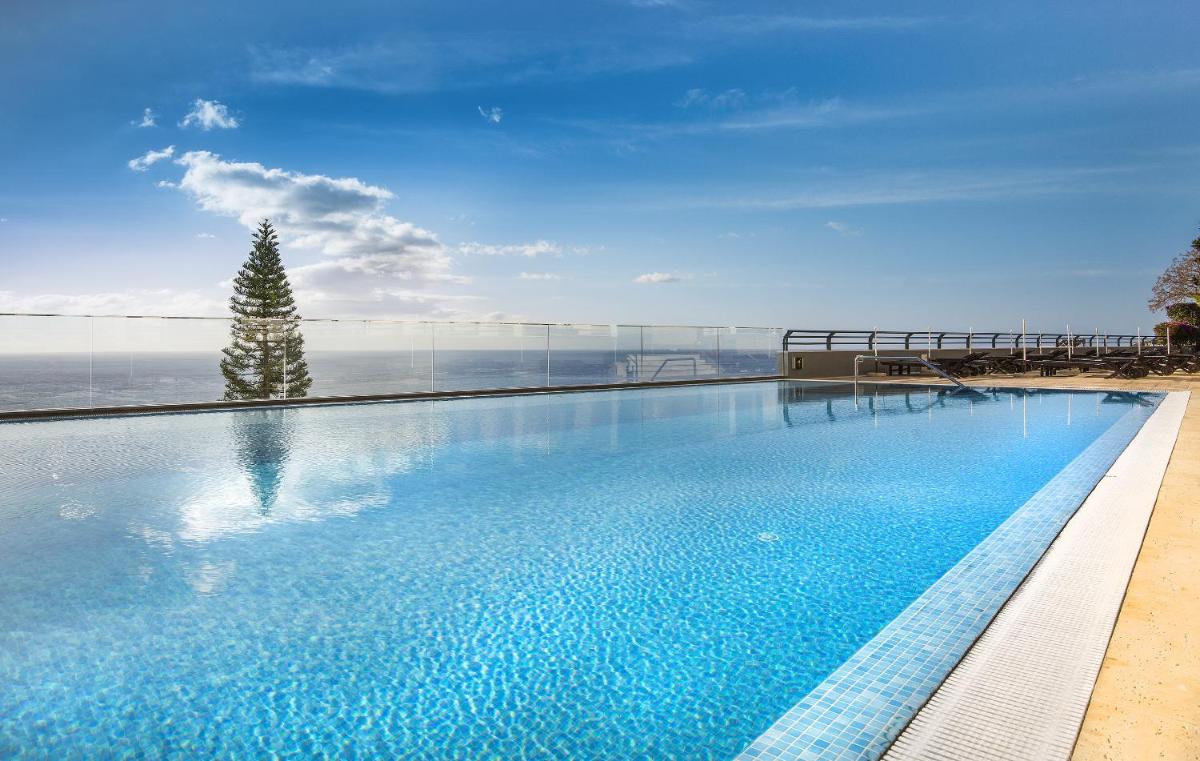 A piscina em ou perto de Madeira Panorâmico Hotel