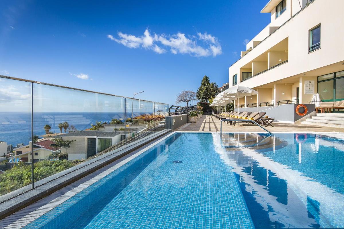A piscina em ou perto de Madeira Panorâmico Hotel