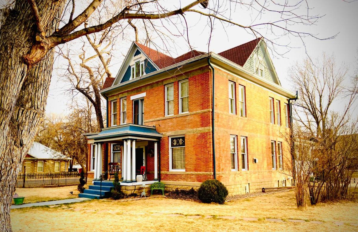 Red Rosebud Bed & Breakfast - Housity