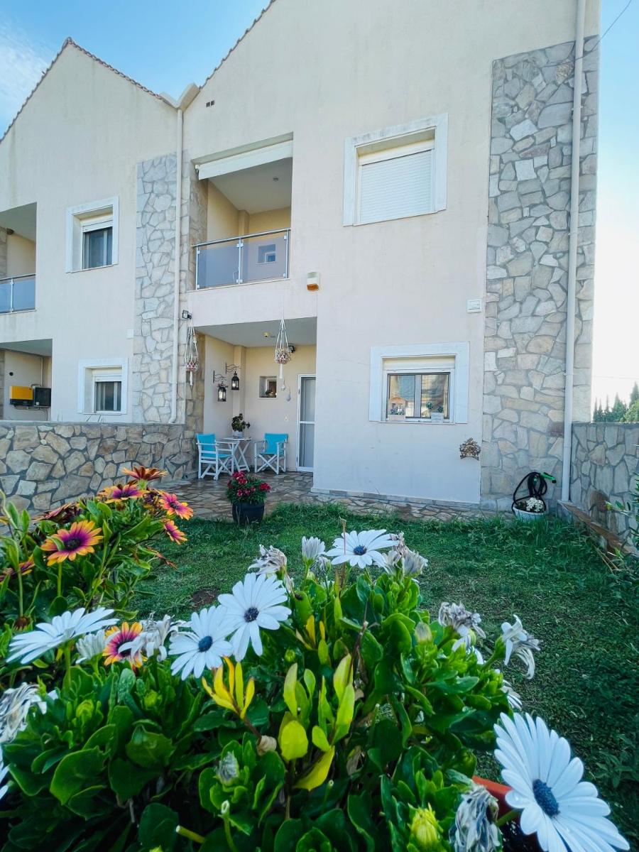 D & J Luxury House - Housity