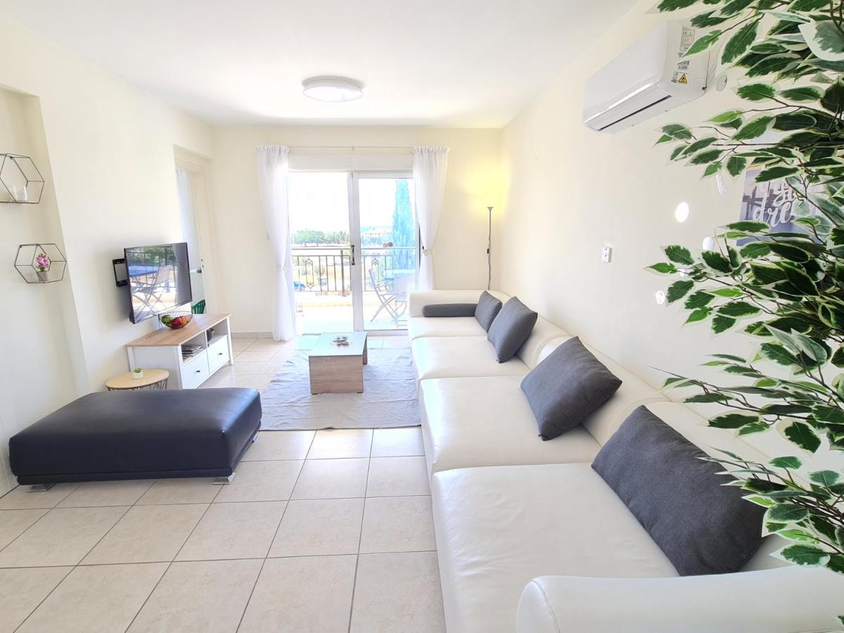 Stunning views' Apartment with Pool - Housity