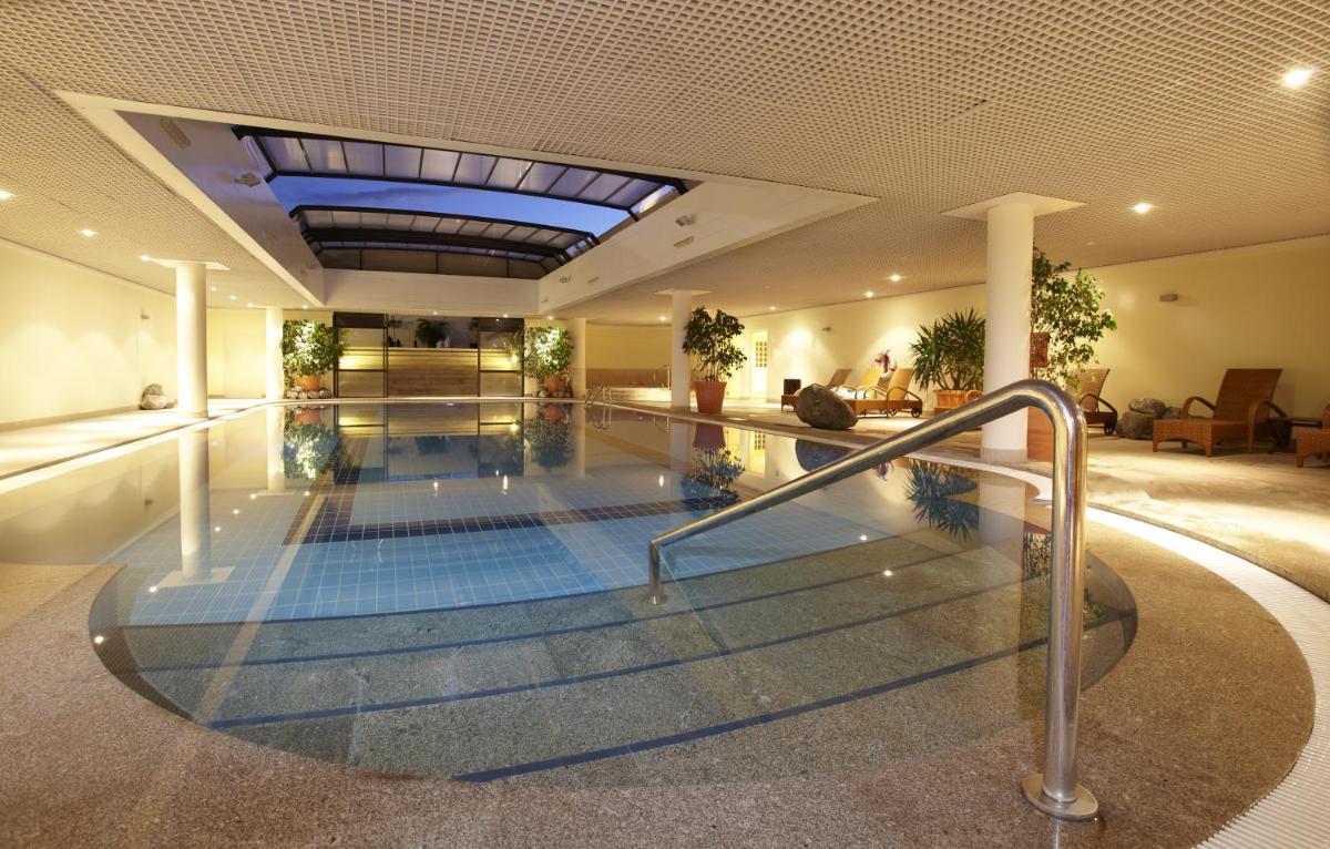 A piscina em ou perto de Suite Hotel Eden Mar - PortoBay