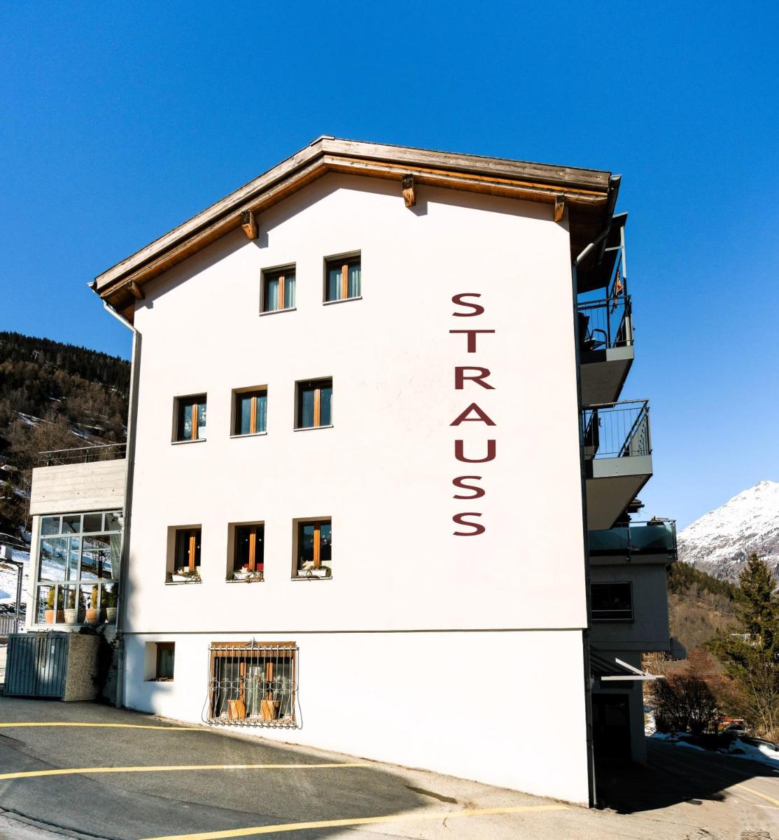 Kulinarik & Geniesser Hôtel STRAUSS - Housity