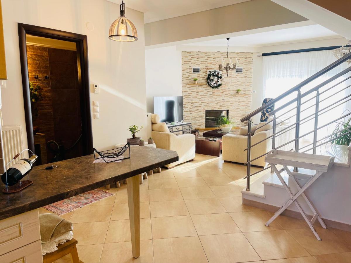 D & J Luxury House - Housity