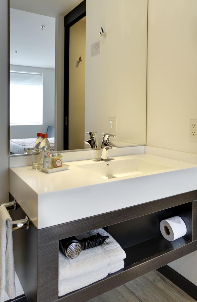 Hotel B3 Virrey - Housity