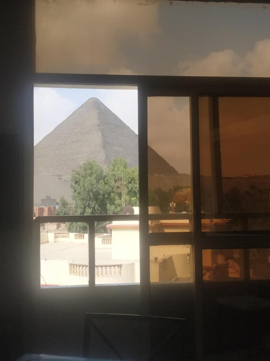 11 Pyramids Veiw - Housity