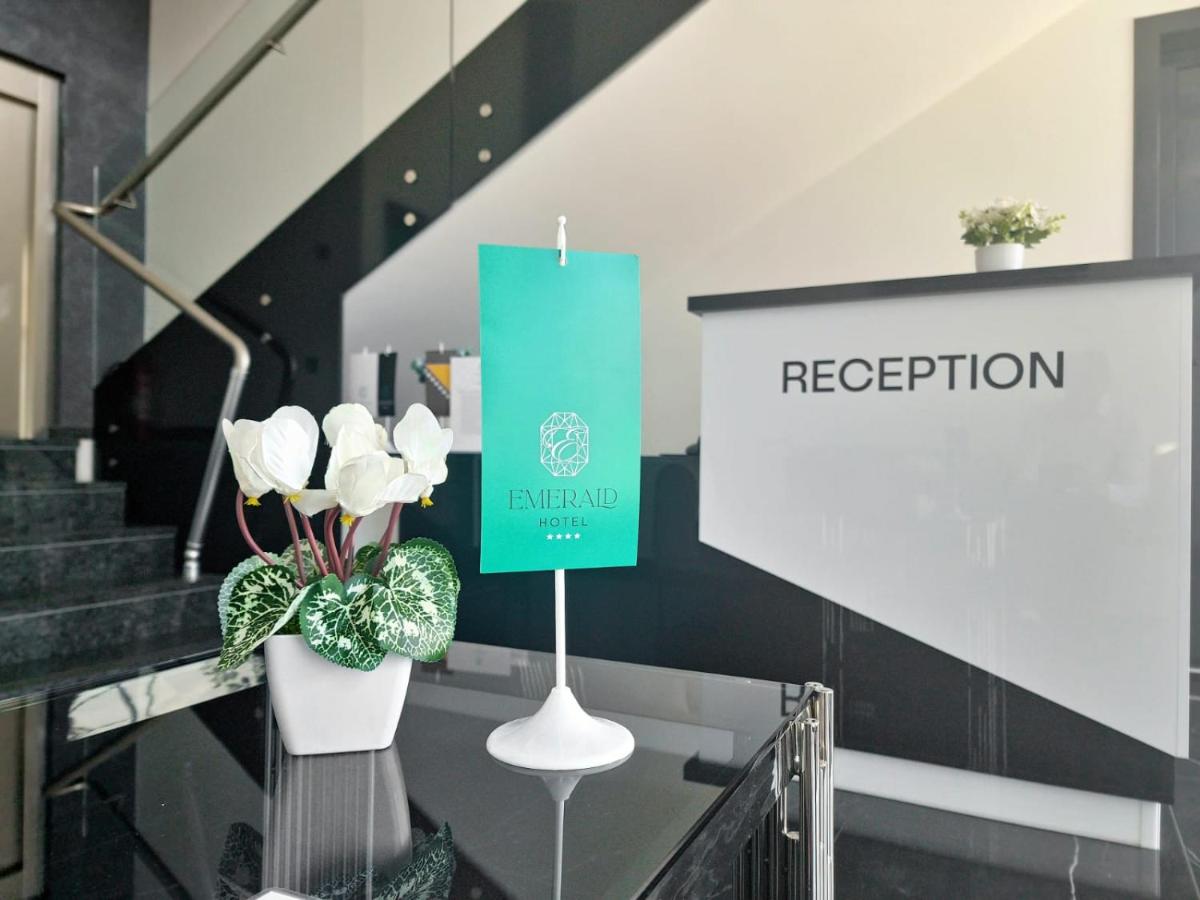 Hotel Emerald - Housity