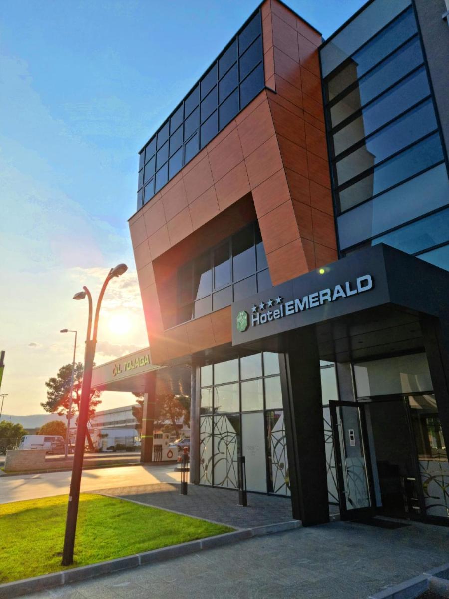 Hotel Emerald - Housity