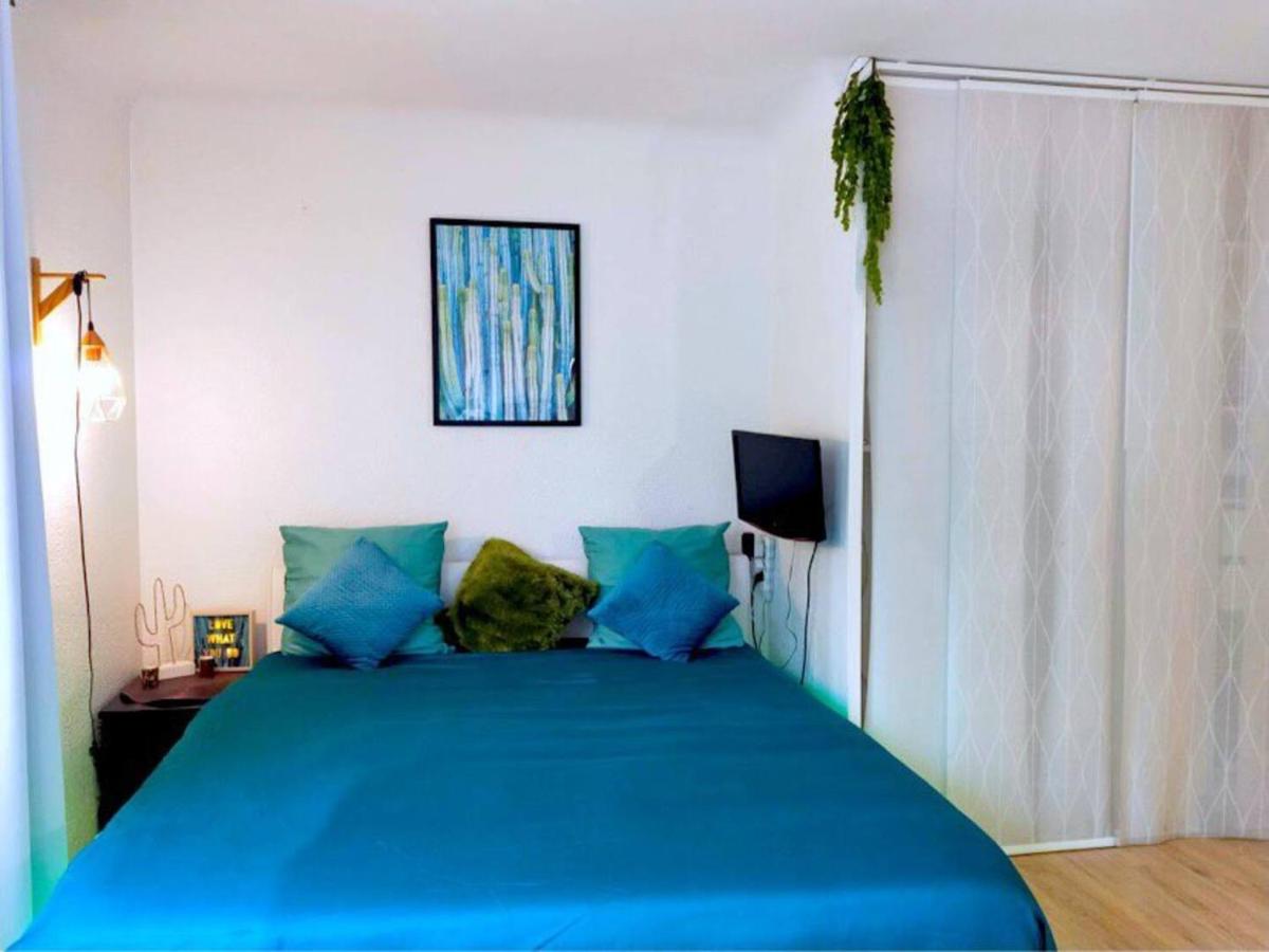 Studio near Parking with WIFI Center - Housity