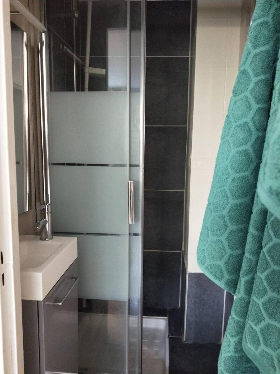 Studio near Parking with WIFI Center - Housity
