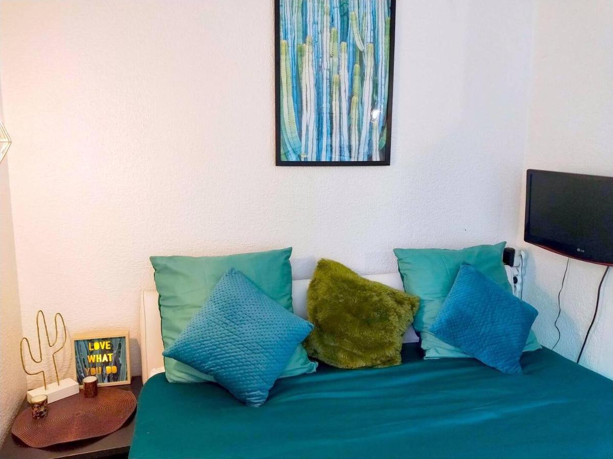 Studio near Parking with WIFI Center - Housity
