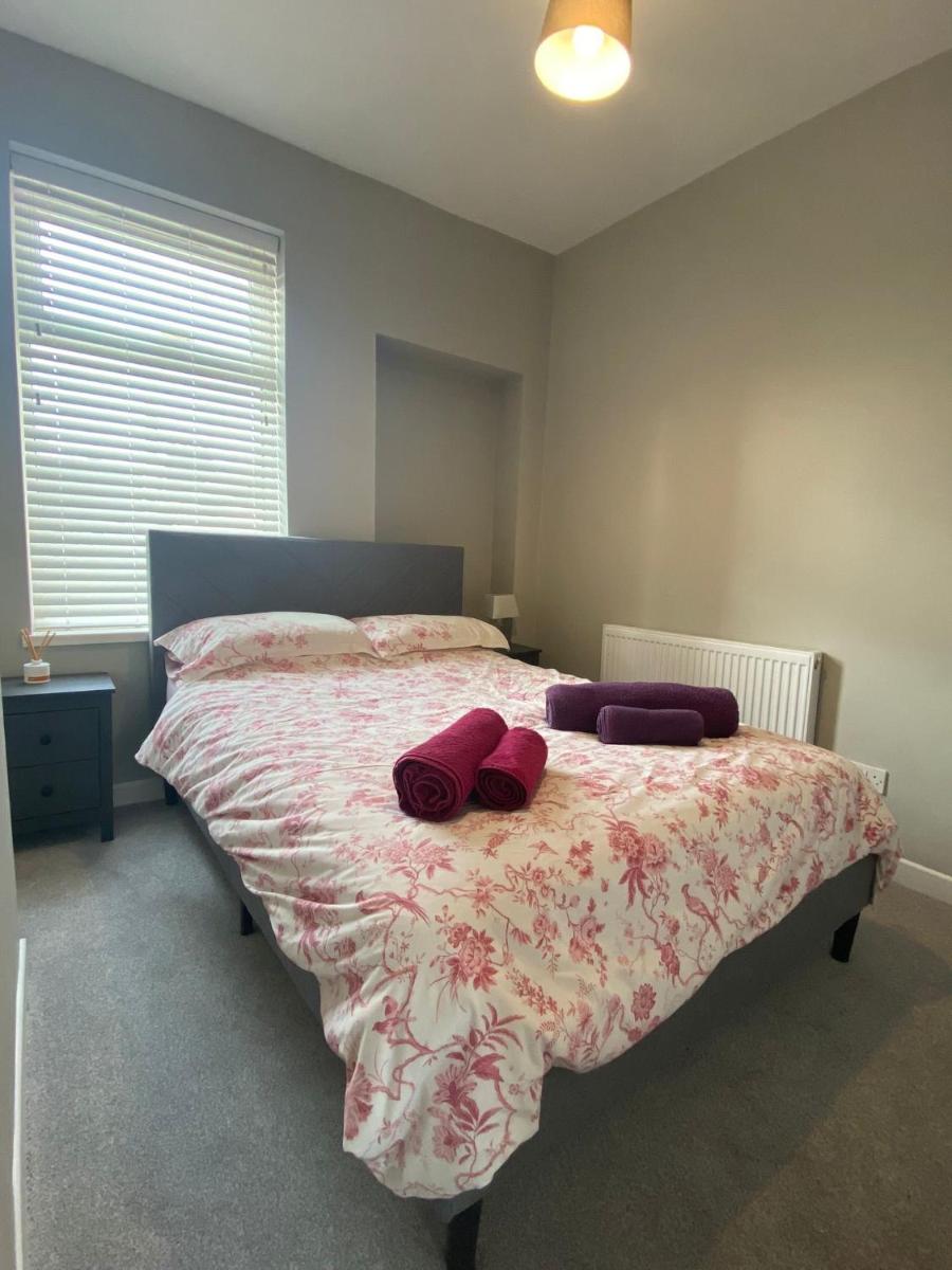 Private double room in our Cardiff Home - Housity