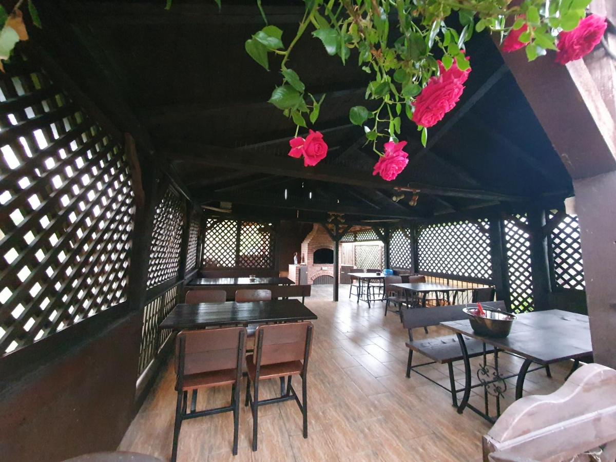 Casa Cu Pridvor - Housity
