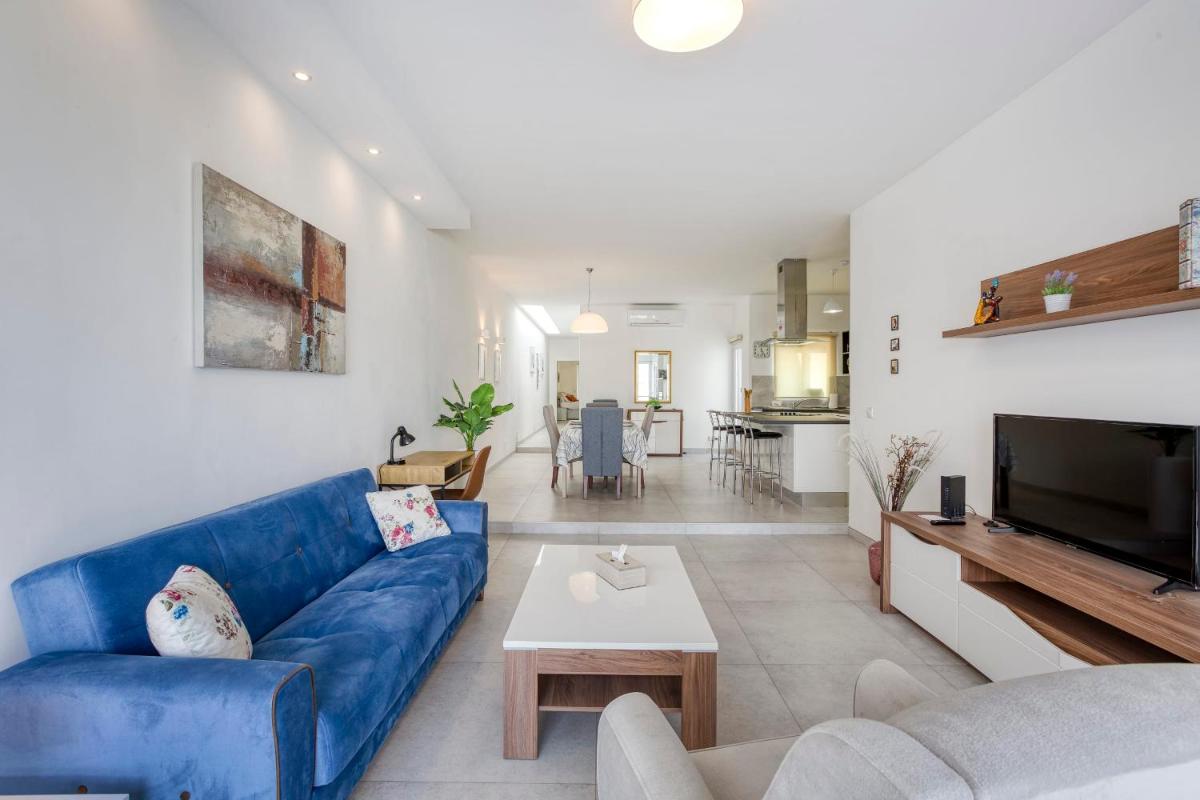 GZIRA Penthouse - hosted by Sweetstay - Housity