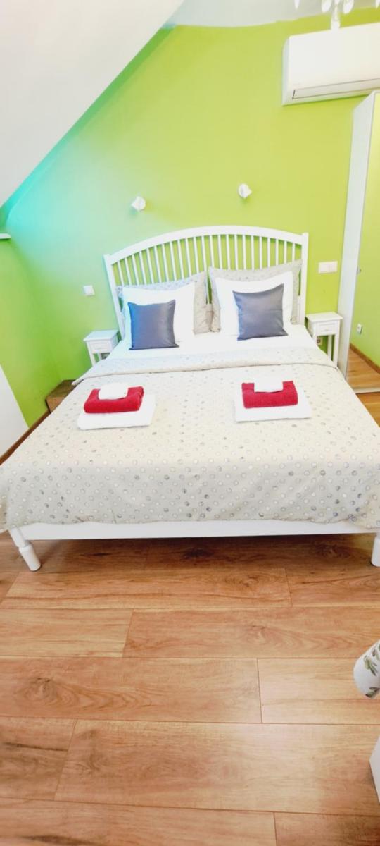 MKR Family Room - Housity