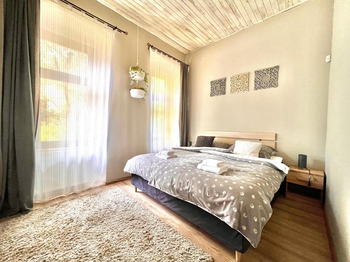 Kőház Apartman - Housity