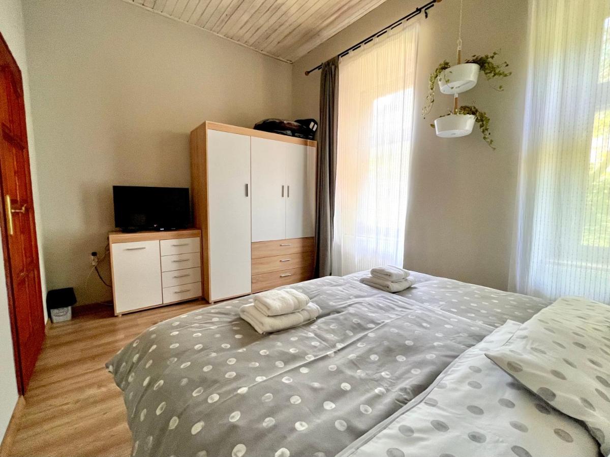 Kőház Apartman - Housity