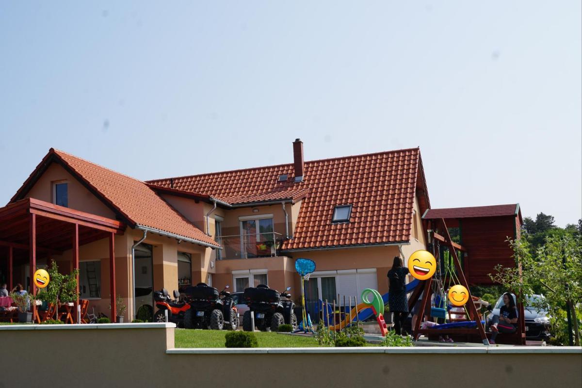 Eplényi Apartmanház - Housity