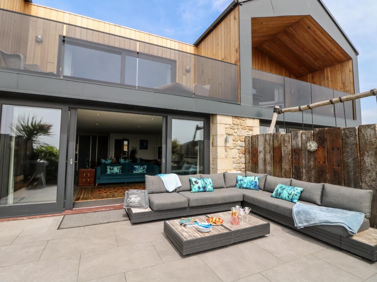 Sennen Skies - Housity