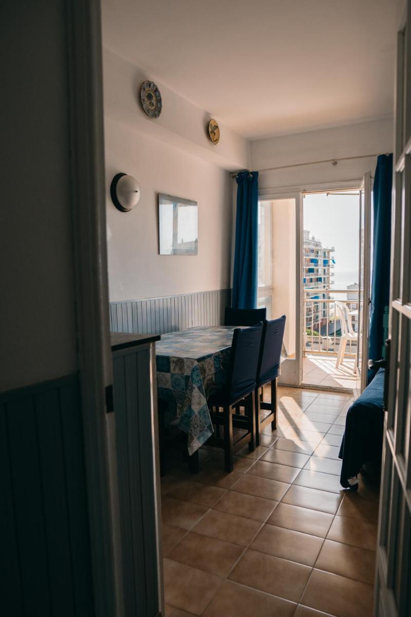 Apartment with large sea view terrace one minute walk from the beach - Housity