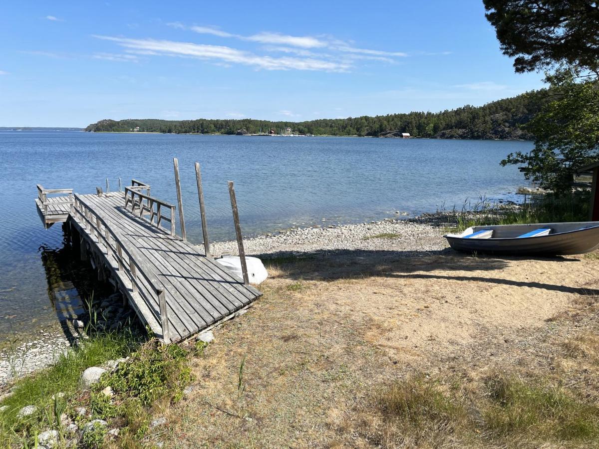 House by the sea with pool and sauna near Nynashamn - Housity