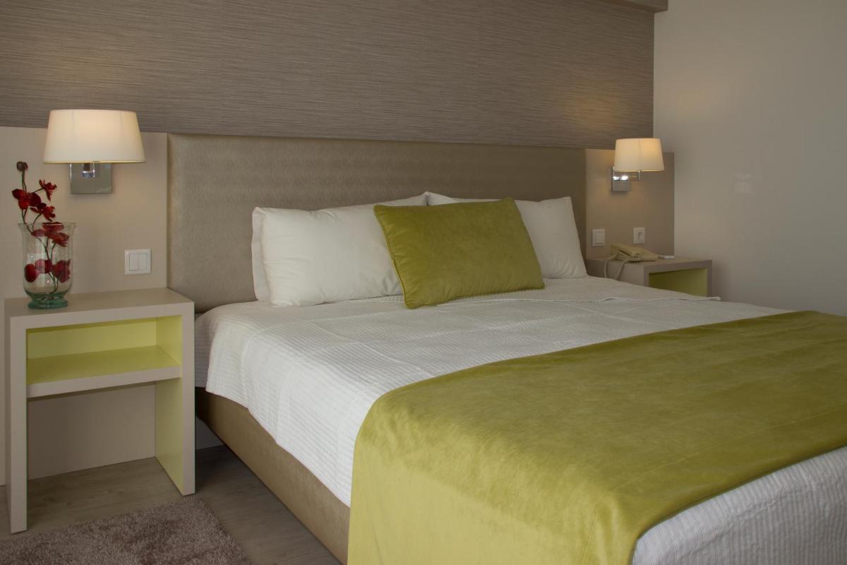Uma cama ou camas num quarto em Hotel Navegadores