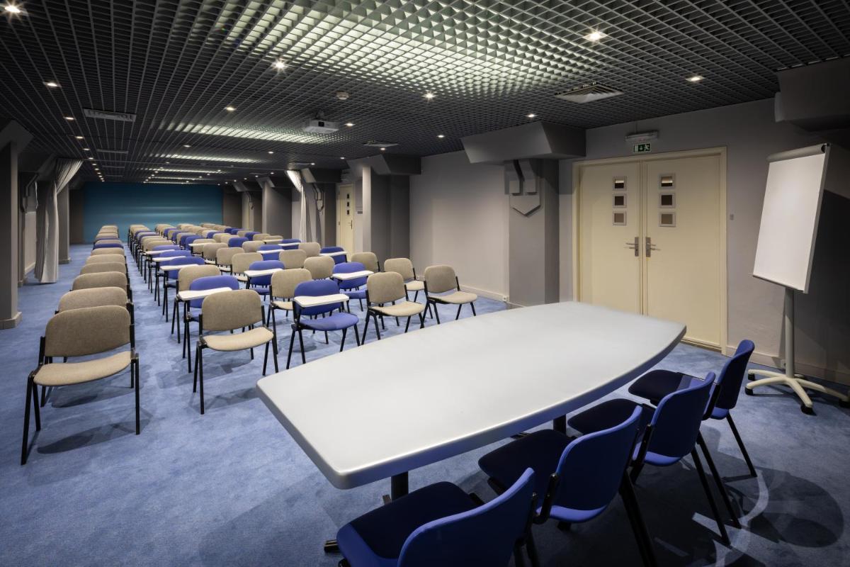 A área empresarial e/ ou a sala de conferências de Hotel Navegadores