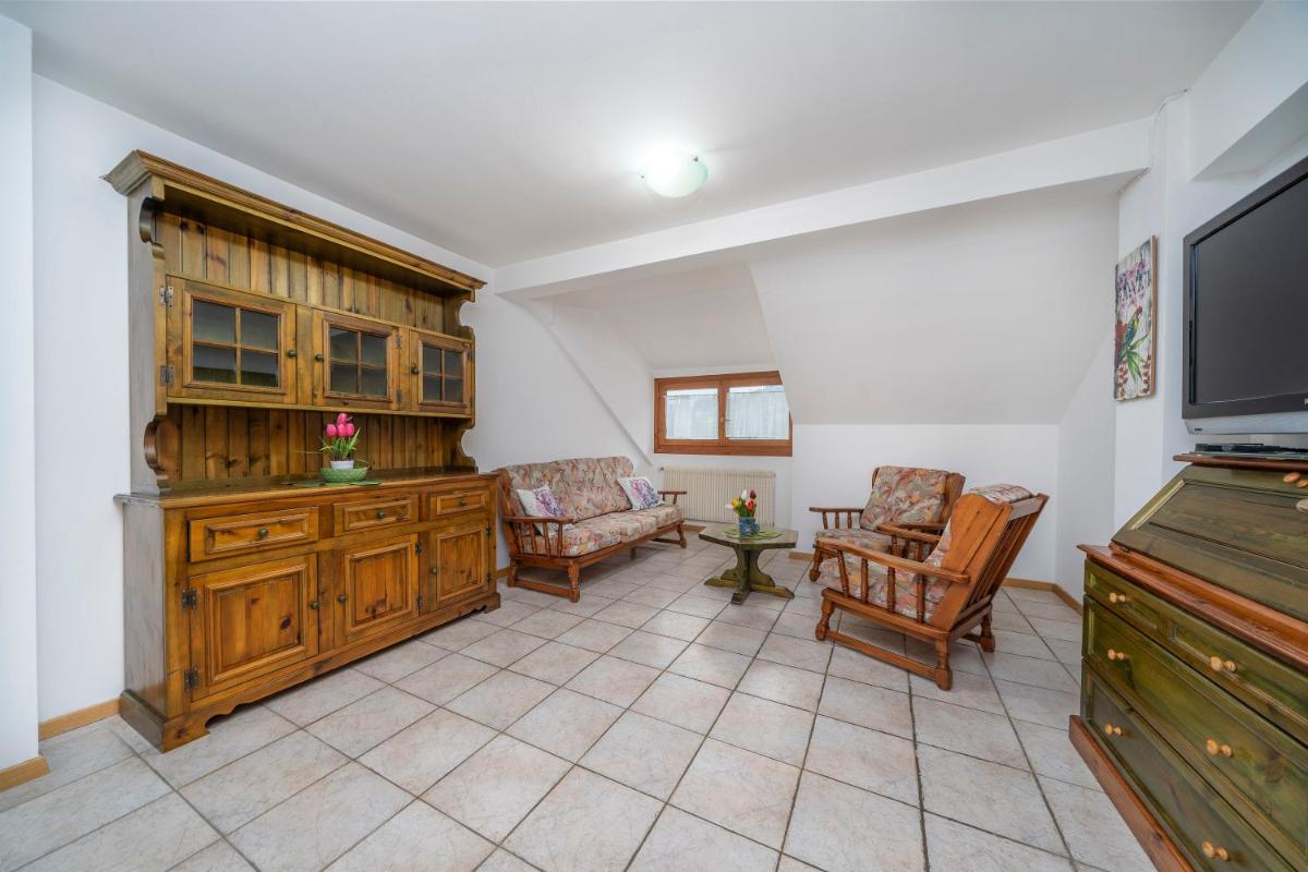 GuestHost - Penthouse Central apartments vista Monte Priesnig - Hizvo