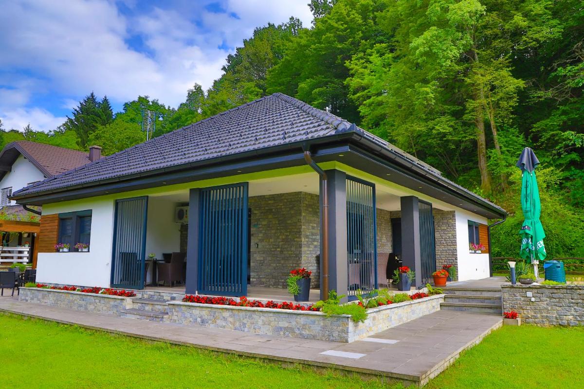 Apartments Oeneus - Housity